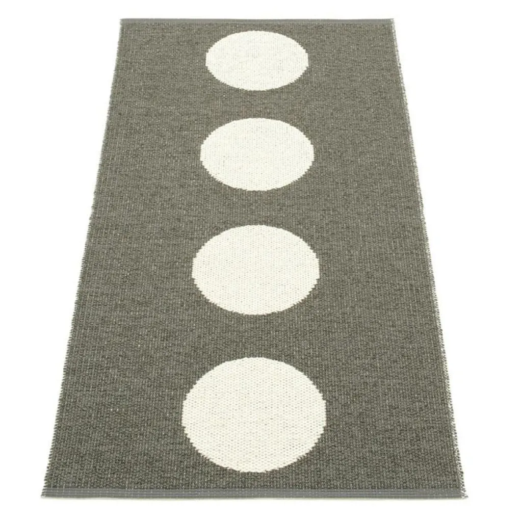 Pappelina Utomhusmattor & Balkongmattor|Plastmattor-Vera Matta 70x300 cm, Charcoal/Vanilla