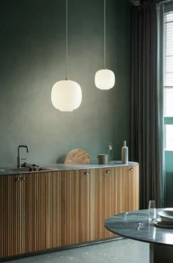 VL45 Radiohus Pendel 250 mm, Mässing / Glossy White